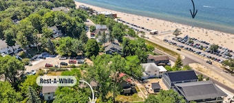 Rest-A-While: Spacious 4-Bedroom Retreat in Grand Haven