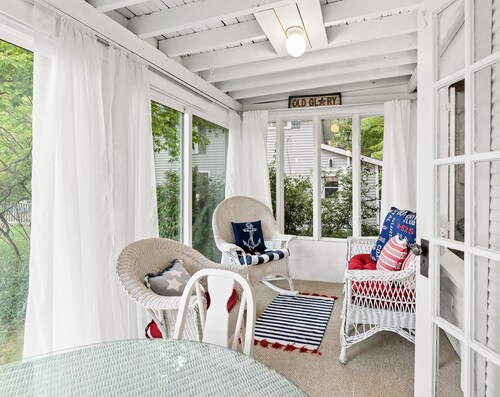 Rest-A-While: Spacious 4-Bedroom Retreat in Grand Haven