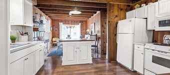 Rest-A-While: Spacious 4-Bedroom Retreat in Grand Haven