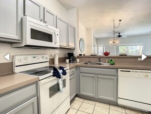 Micro-ondes, four, plaque de cuisson, lave-vaisselle