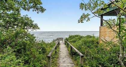 The Bott Cott: Cozy 3-Bedroom Retreat in Grand Haven