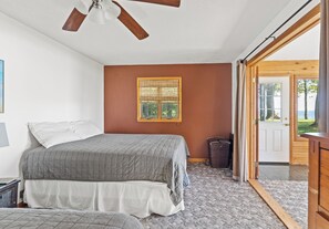 2 室のベッドルーム、WiFi (無料)、ベッドシーツ