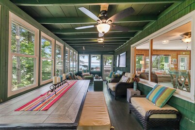 Whiskey Creek Cottage- Private Lake Michigan Beach Frontage