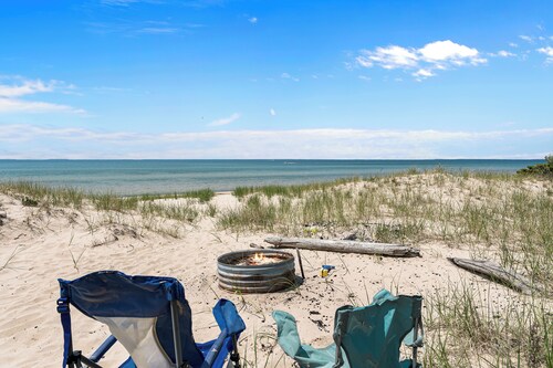 Whiskey Creek Cottage- Private Lake Michigan Beach Frontage
