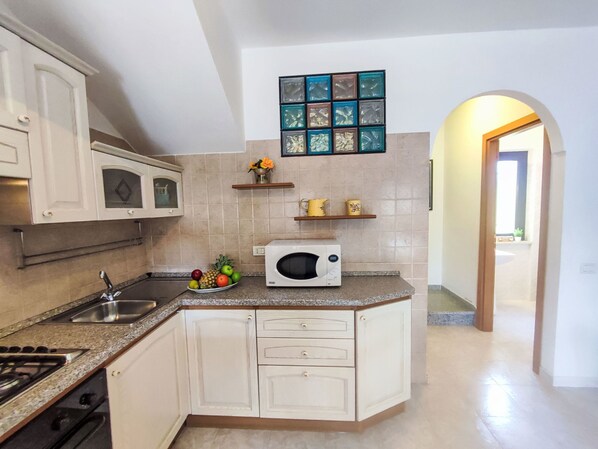 Refrigerador, microondas, horno y tostadora 