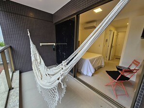 Desk, iron/ironing board, WiFi, bed sheets