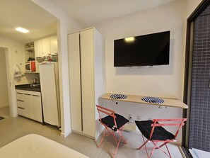 Bureau, fer et planche à repasser, Wi-Fi, draps fournis