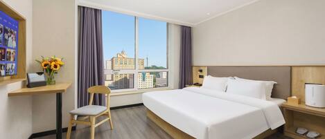 Classic-huone, kaupunkinäköala | Kylpyhuone | Suihku, hiustenkuivaaja, tohvelit, pyyhkeet