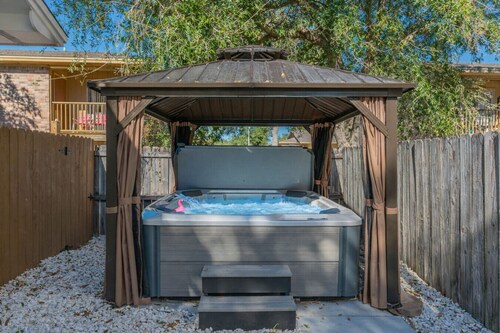 With Hot Tub & Mini Golf | Sunny Haven #617
