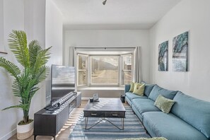 Smart TV, fireplace, table football, ping pong - 4BD/3BA MTN Views/HTUB Close to Ski Resorts (Cottonwood Heights)