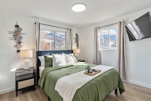 4 bedrooms, in-room safe, desk, iron/ironing board - 4BD/3BA MTN Views/HTUB Close to Ski Resorts (Cottonwood Heights)