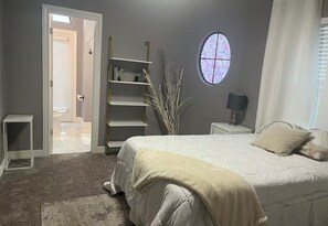 3 bedrooms, desk, iron/ironing board, travel cot
