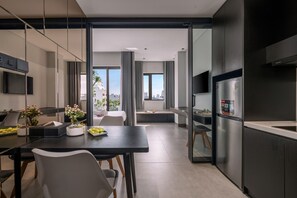 Studio, Balkon, Stadtblick