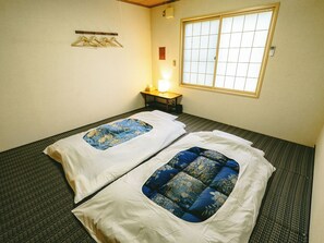 4 slaapkamers, een bureau, gratis wifi, beddengoed