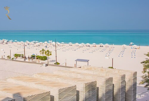 Azure Bliss: 1BR Retreat Near Saadiyat Attractions