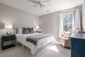 3 bedrooms, iron/ironing board, WiFi, bed sheets