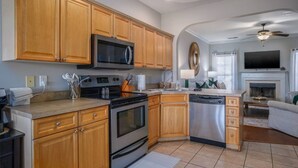 Coffee/tea maker, fridge, microwave, oven - Large Home in Hoover minutes from the MET! (Birmingham)
