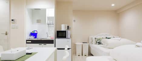 1 bedroom, desk, free WiFi, bed sheets