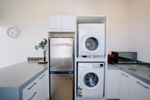 Interior - Guest House on Grove (Nelson)