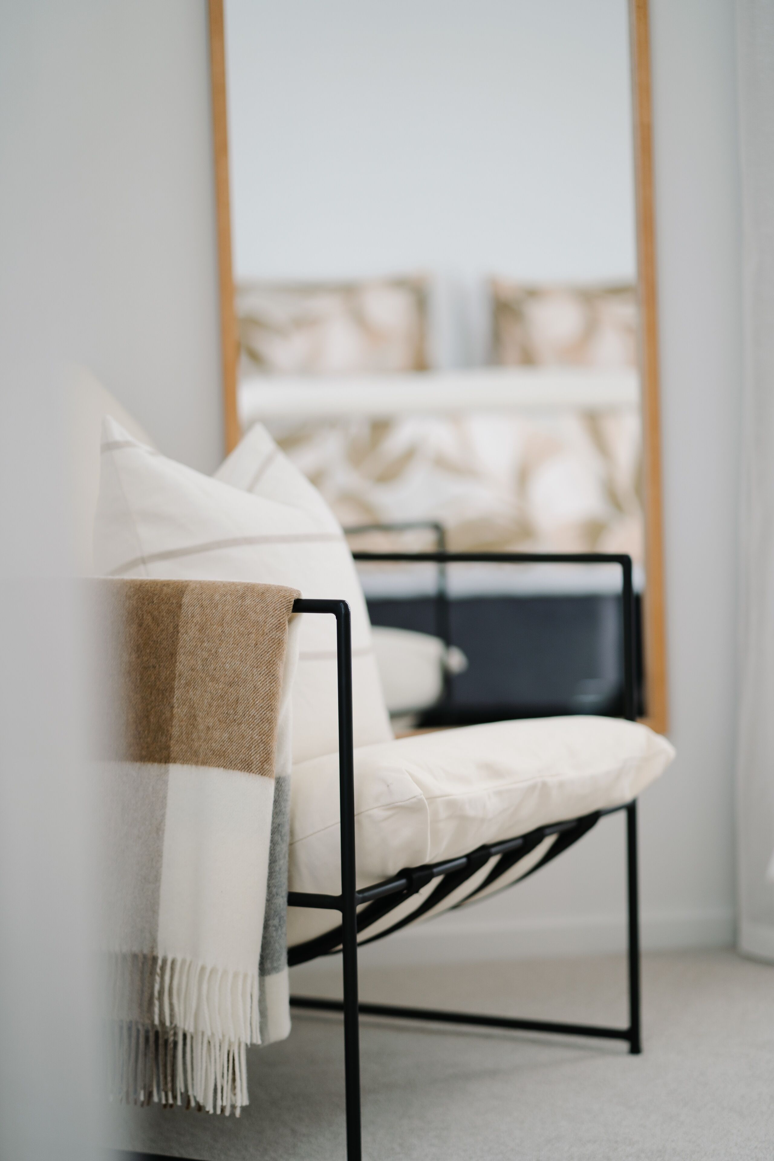 2 bedrooms, iron/ironing board, internet, bed sheets