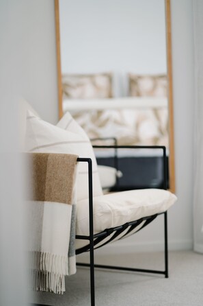 2 bedrooms, iron/ironing board, internet, bed sheets - Guest House on Grove (Nelson)