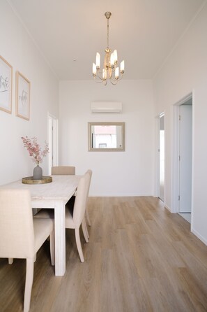 Dining - Guest House on Grove (Nelson)