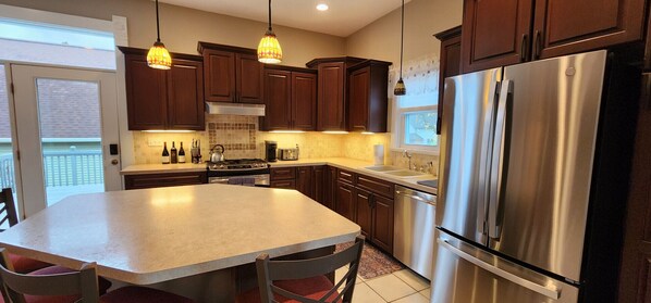 冰箱、微波炉、烤箱、炉灶