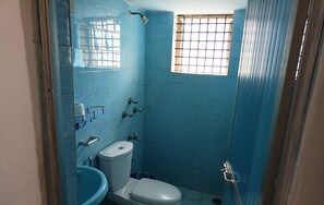 Bathroom - Villa AlexMarie guest house  (Candolim)
