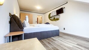 1 bedroom, WiFi, bed sheets - Comfortable and versatile room -perfect for relaxation, work and exchange (Winterberg)
