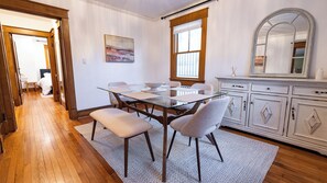 Dining - DC Metro: Cozy 4BR Cottage on a Hill - Pets allowed  (Silver Spring)