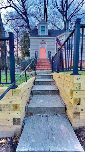 المنطقة المحيطة بالمنشأة