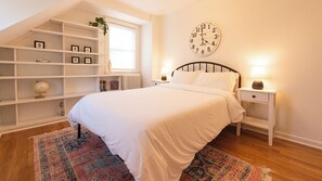 4 bedrooms, desk, iron/ironing board, travel cot