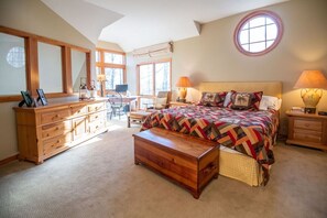 4 bedrooms, desk, iron/ironing board, free WiFi