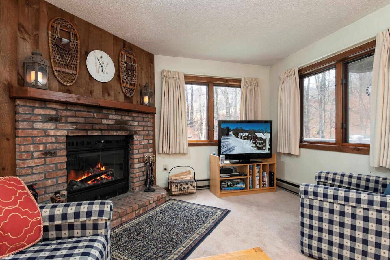 Smart TV, fireplace