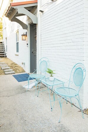 Terrace/patio - Charming 2 Bedroom - minutes to Samford and UAB! (Birmingham)