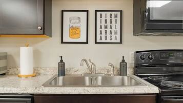 Coffee/tea maker, fridge, microwave, oven