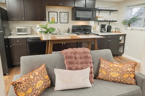 Interior - Charming 2 Bedroom - minutes to Samford and UAB! (Birmingham)