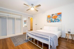 Maison, 4 chambres | 4 chambres, système d’insonorisation, fer et planche à repasser