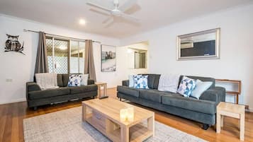 Rumah, 4 kamar tidur | Area keluarga | TV layar datar