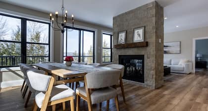 Barryâs Bay 5 bedroom , beautiful sunsets, private Beach, Hot Tub and Sauna