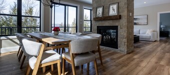 Barry’s Bay 5 bedroom , beautiful sunsets, private Beach, Hot Tub and Sauna