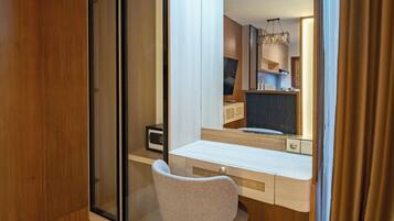 Suite Deluxe | 1 chambre, bureau, Wi-Fi gratuit