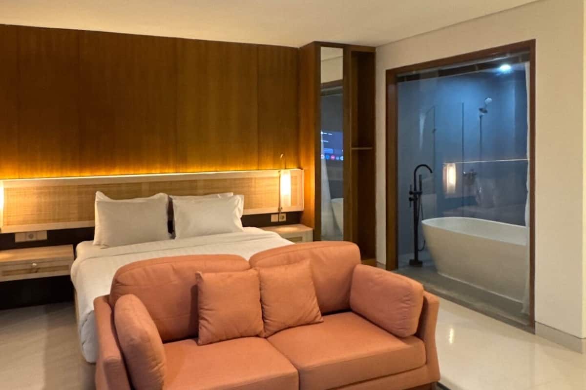 Superior Suite | 1 bedroom, desk, free WiFi