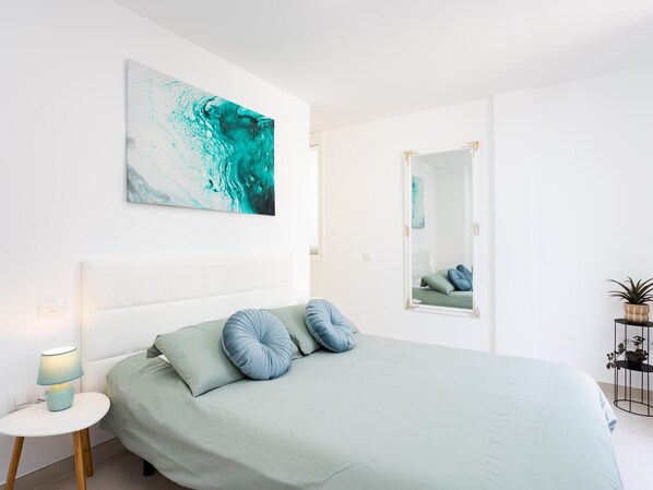 1 bedroom, iron/ironing board, Internet, bed sheets