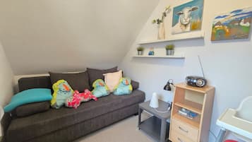 Una televisión, un reproductor estéreo