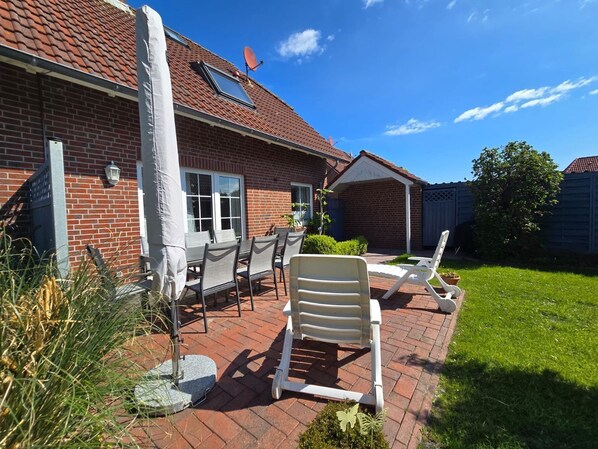 Terrace/patio - Ferienwohnung Ebbe Neßmersiel - Welcome to the vacation apartment Ebbe in Neßmersiel. (Dornum)