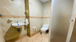 Family Apartment | Bathroom - Crisforo Colombo (Cartagena)