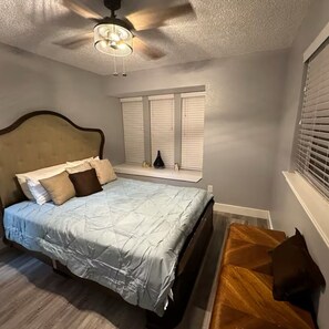 4 bedrooms, iron/ironing board, WiFi, bed sheets