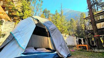 Espacio para trabajar con laptop y wifi gratis