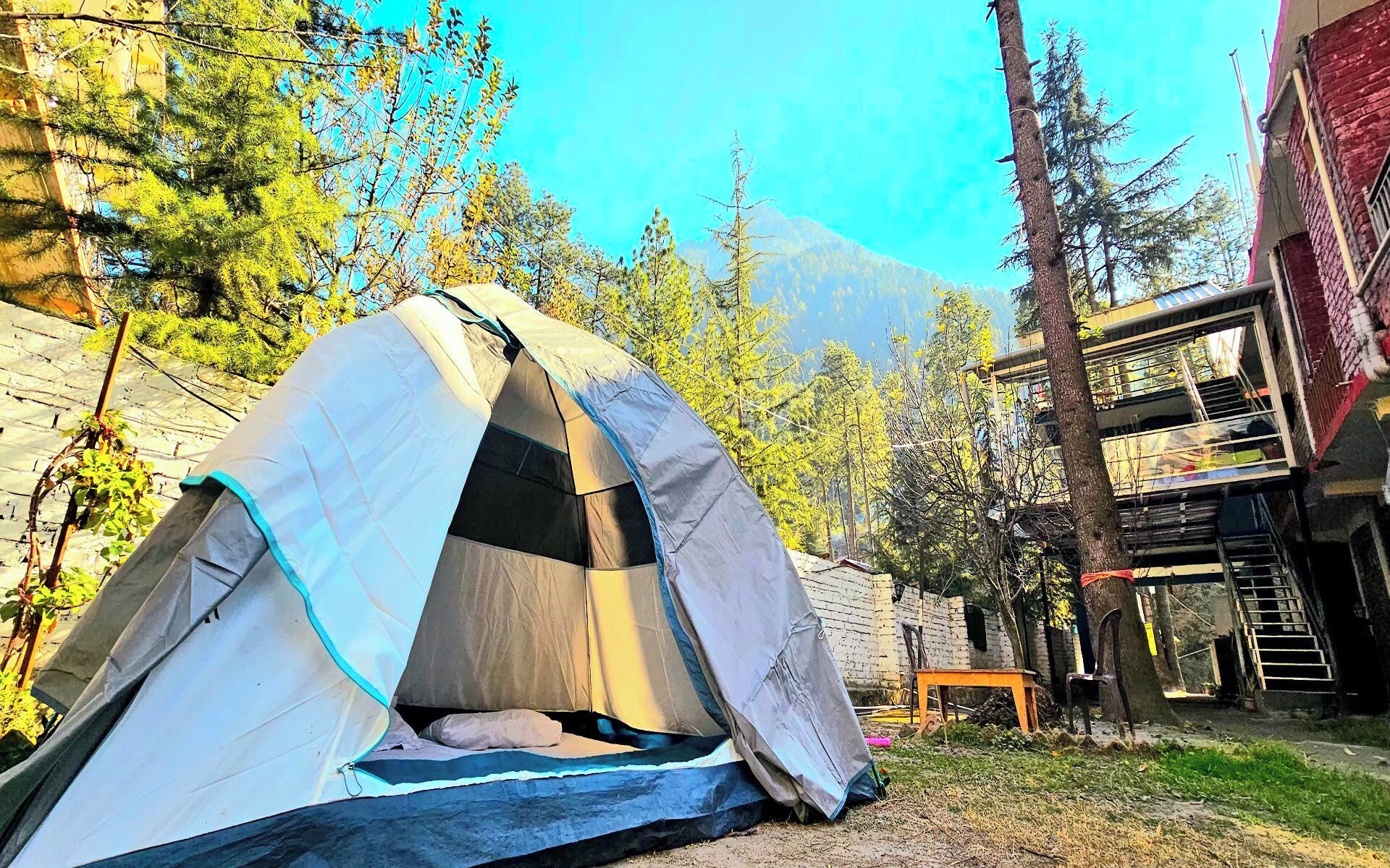 Kannettavalle tietokoneelle sopiva työtila, ilmainen Wi-Fi